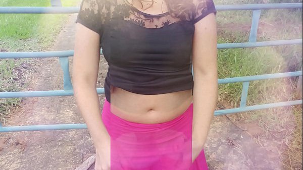 Ku ciyaarista beerta, naag guri oo dhab ah, qaniinyo qaniinyo ah iyo ninkeeda duurjoogta ah