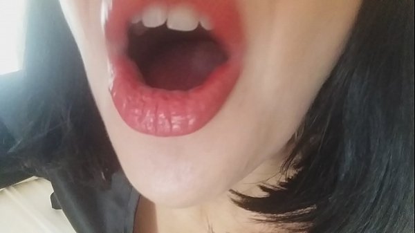 Honey, hooyadaa anoo ah hooyadaa kuma ogolaan doonto inaad iskuul aado maanta... aad baan kuugu baahanahay...