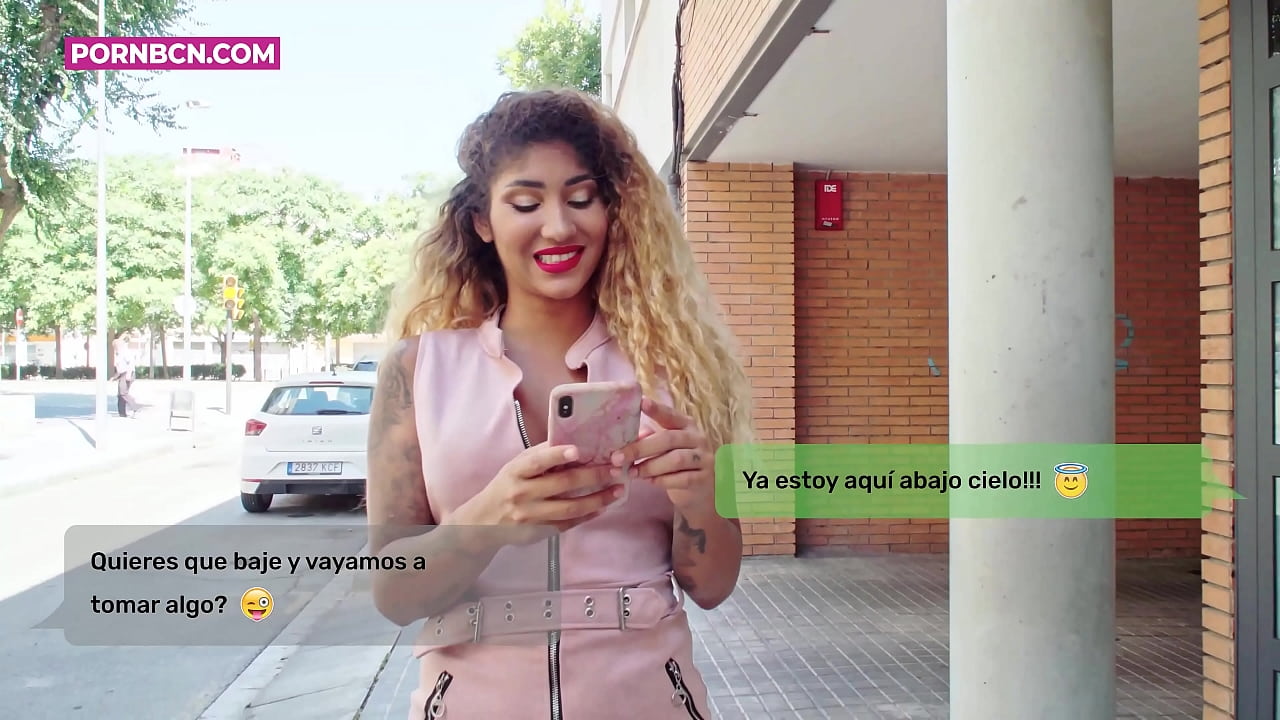 Naag aan daacad ahayn oo ku saabsan inay si adag u waso gacaliyeheeda da'da yar halka ninkeeda uu shaqeeyo. Latina naaso leh iyo dameer weyn. Venus Aphrodite.